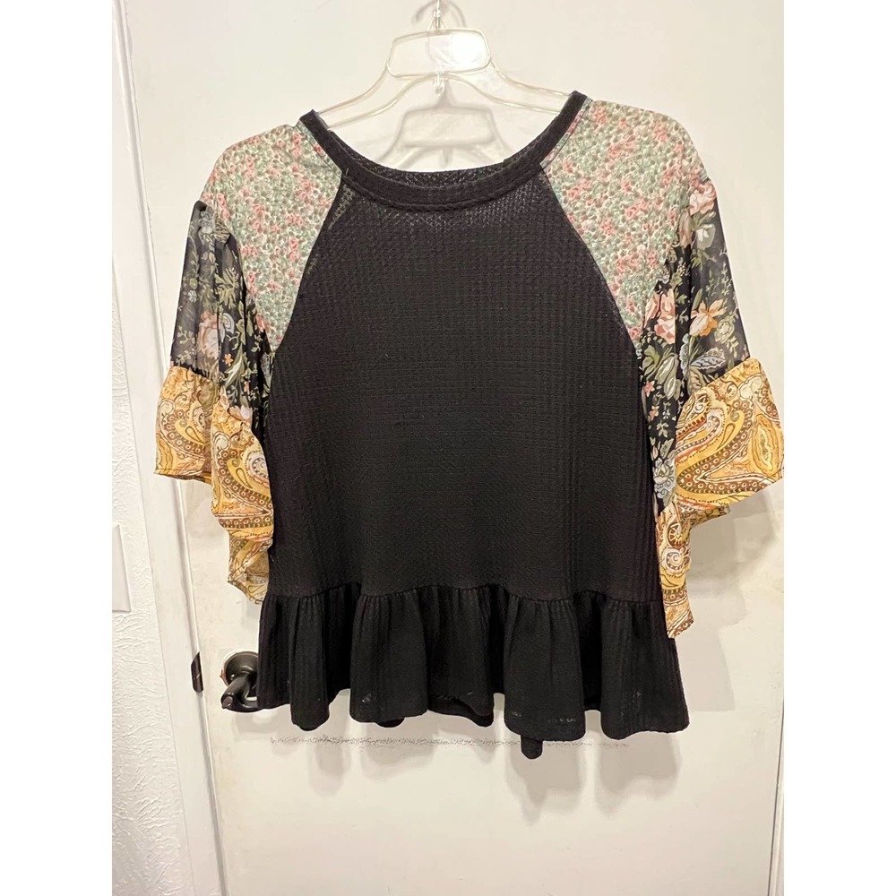 UMGEE USA Black/floral top
